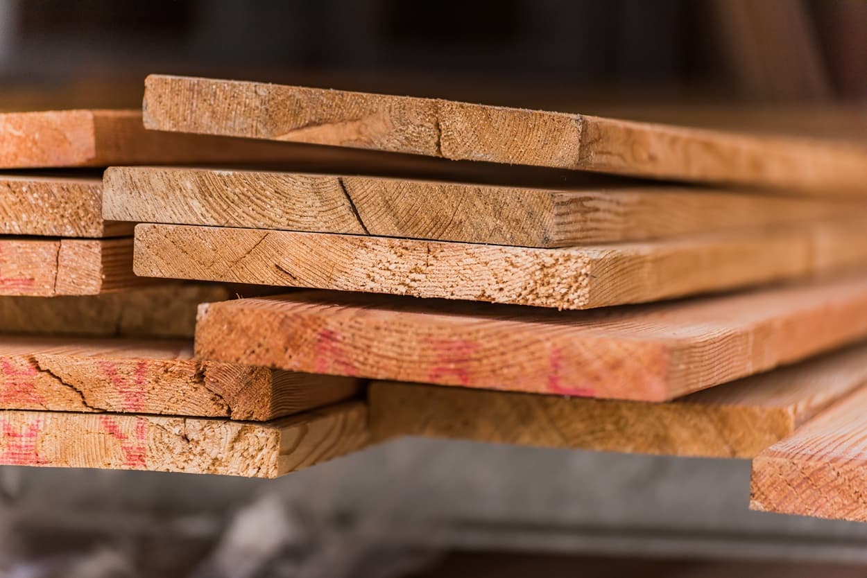 Holzmaterial der Zimmerei Bäker.